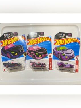 Hot Wheels Monster High Ghoul Mobile Purple bkacand Pink Die-Cast Toy Car - Pack